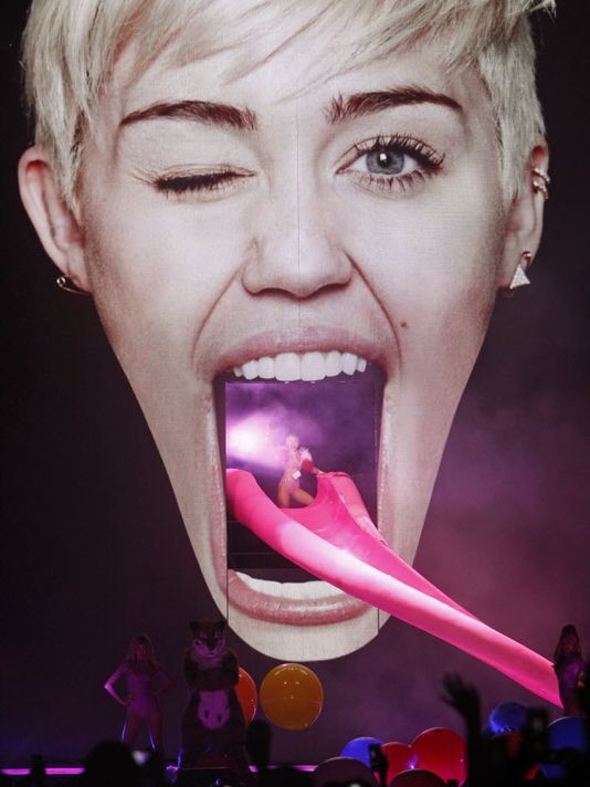 Miley Cyrus Clit Pics
